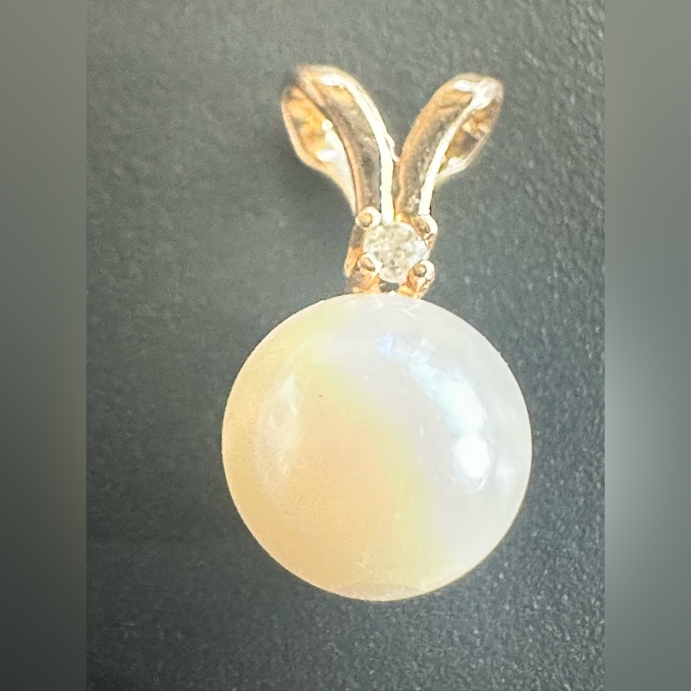 10k pearl pendant 
0.41g
Very good condition